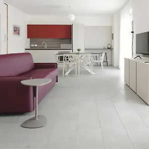 verificați disponibilitatea